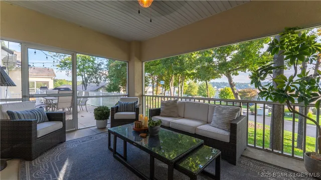 $569,000 | 38 Bello Point Lane, Sunrise Beach, MO 65079