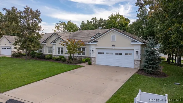 $549,000 | 38 Bello Point Lane, Sunrise Beach, MO 65079