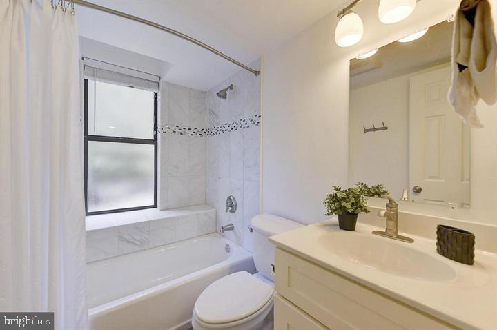 1750 Harvard Street Northwest, Unit 3A Washington, DC 20009 - Photo 14 of 17