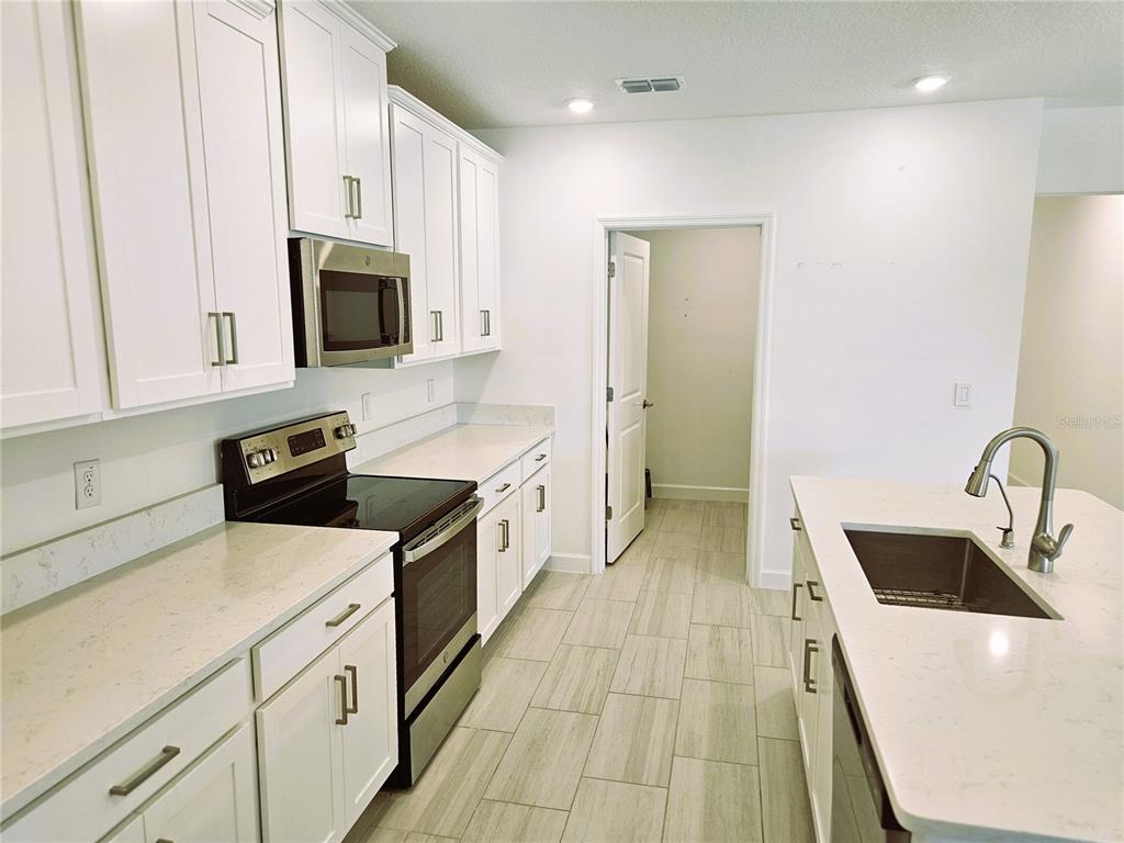 10980 Gable Dig Loop San Antonio, FL 33576 - Photo 18 of 37