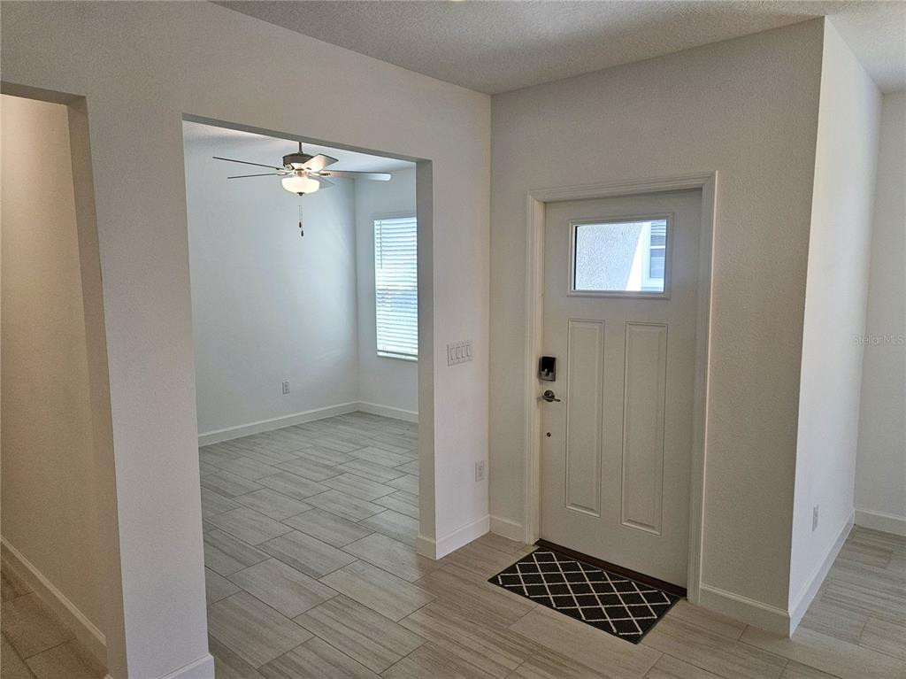 10980 Gable Dig Loop San Antonio, FL 33576 - Photo 4 of 37