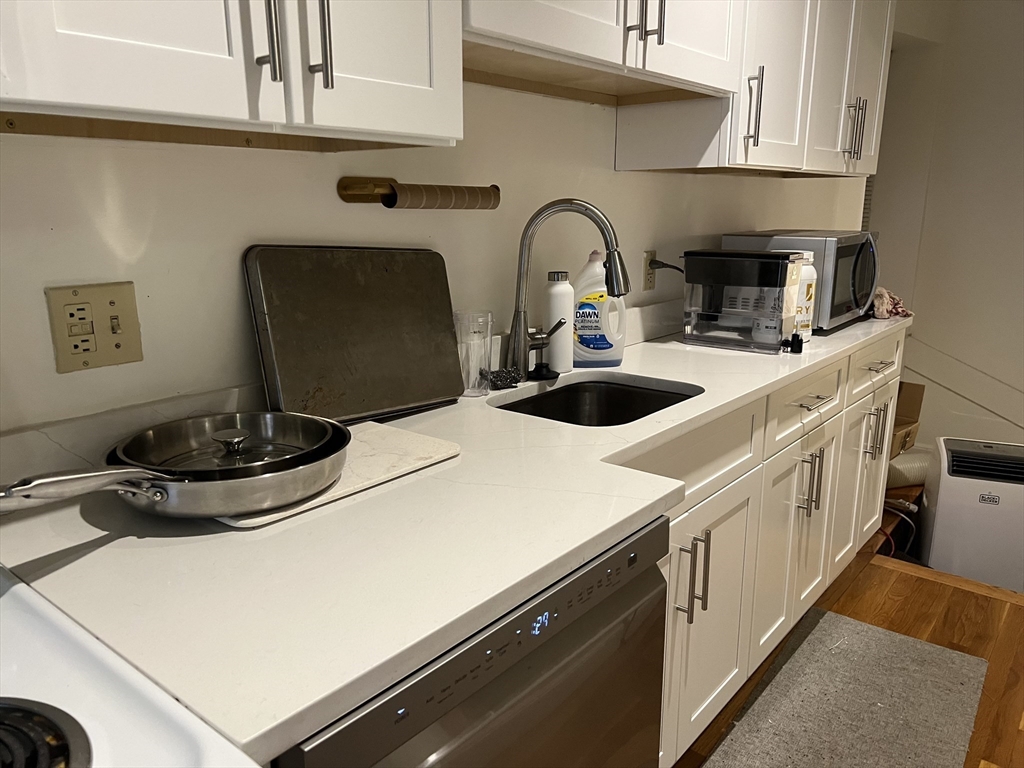 222 North Street, Unit 2 Boston, MA 02113 - Photo 3 of 15