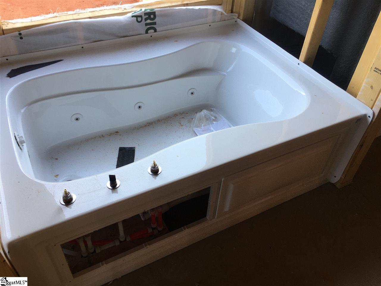 1414 Satterfield Road Greer, SC 29651 - Photo 8 of 9 Master bath jetted tub