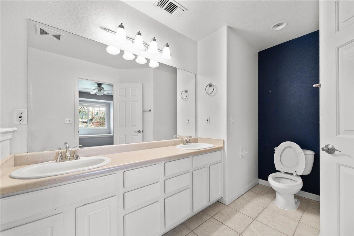 647 Shadow Way Central Point, OR 97502 - Photo 13 of 28 13