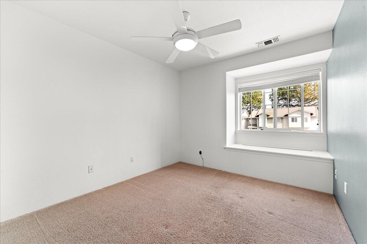 647 Shadow Way Central Point, OR 97502 - Photo 15 of 28 15