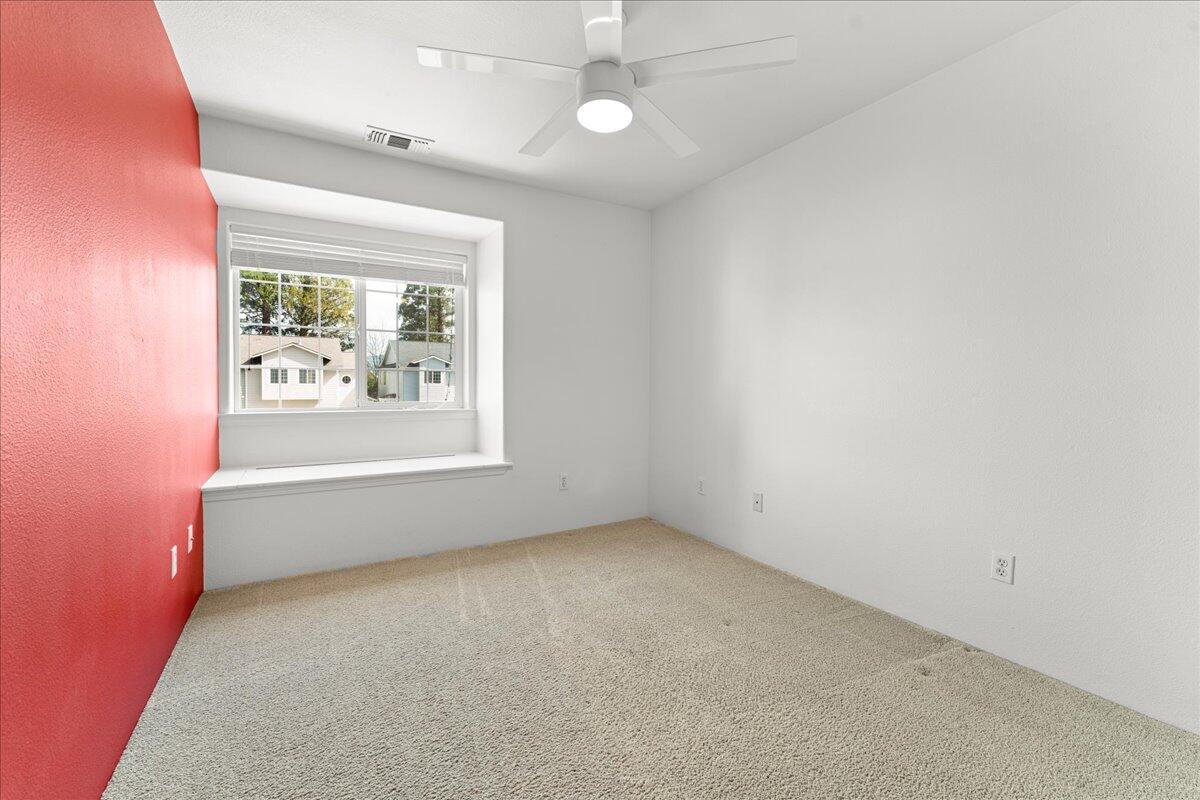 647 Shadow Way Central Point, OR 97502 - Photo 17 of 28 17