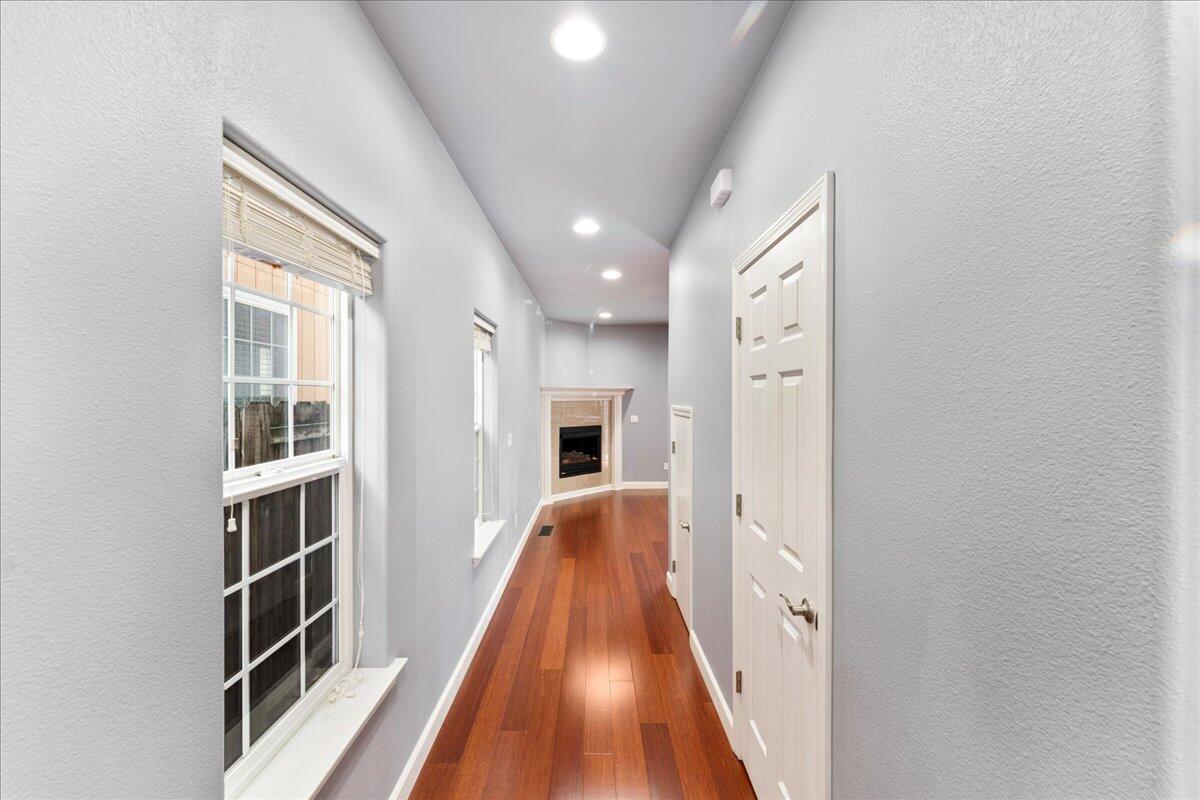 647 Shadow Way Central Point, OR 97502 - Photo 2 of 28 2