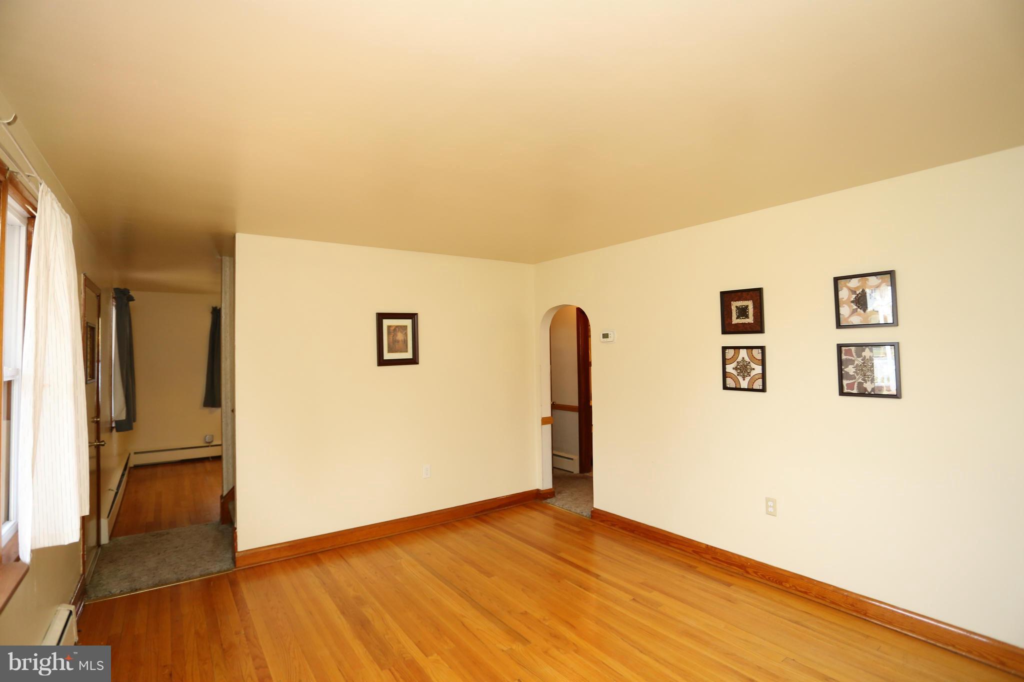 8472 Church Road Pasadena, MD 21122 - Photo 12 of 29 Living Room