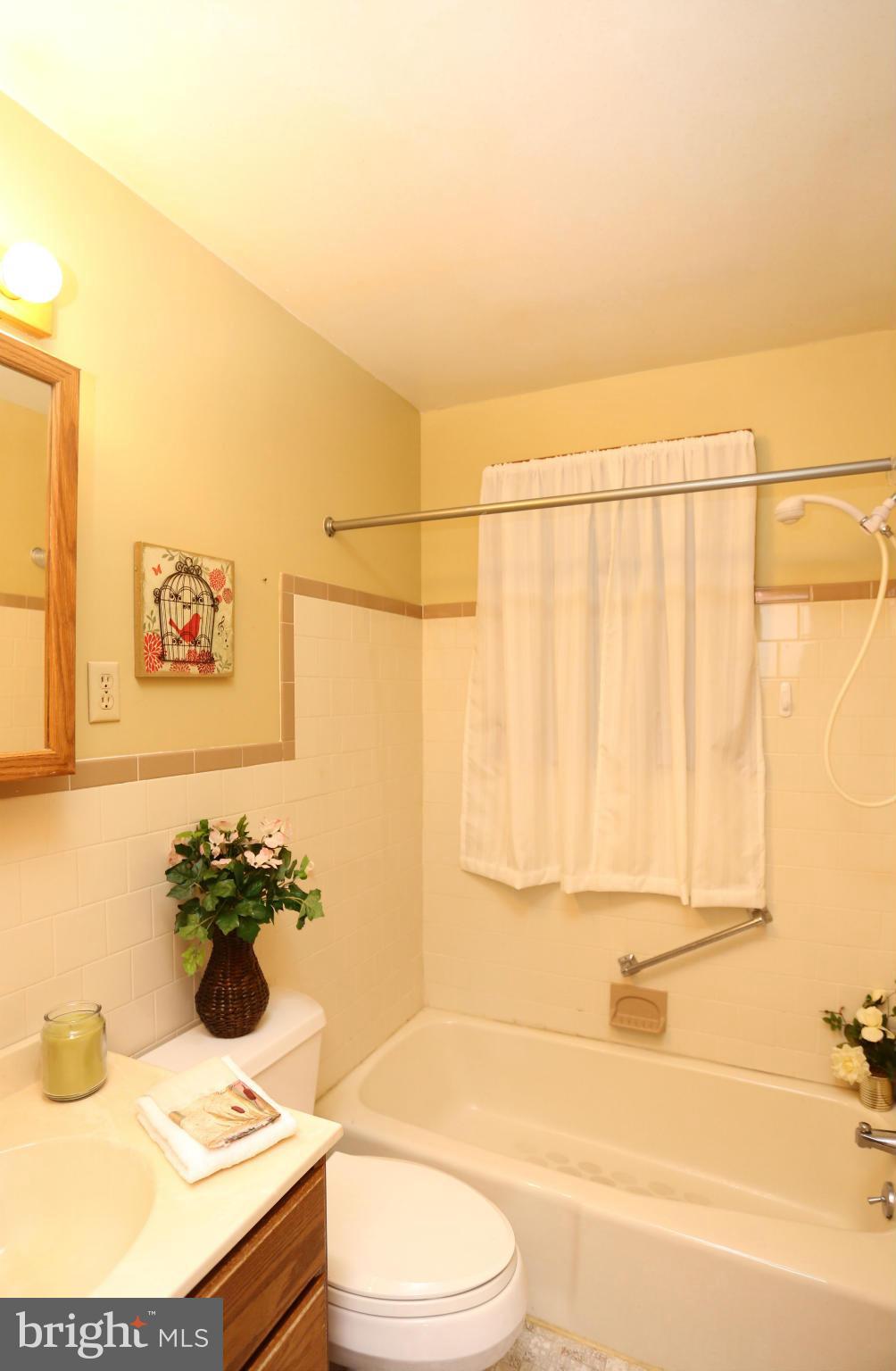 8472 Church Road Pasadena, MD 21122 - Photo 13 of 29 Bath