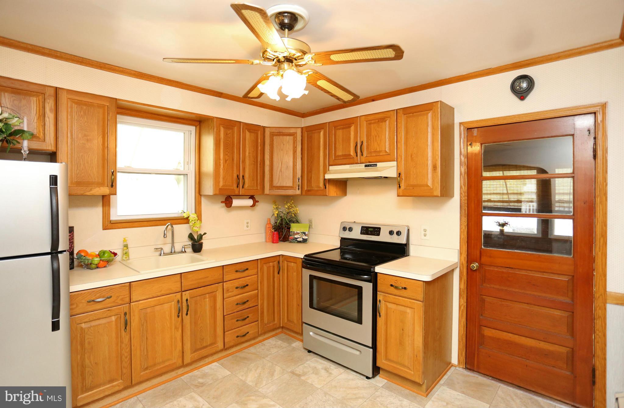 8472 Church Road Pasadena, MD 21122 - Photo 4 of 29 Kitchen