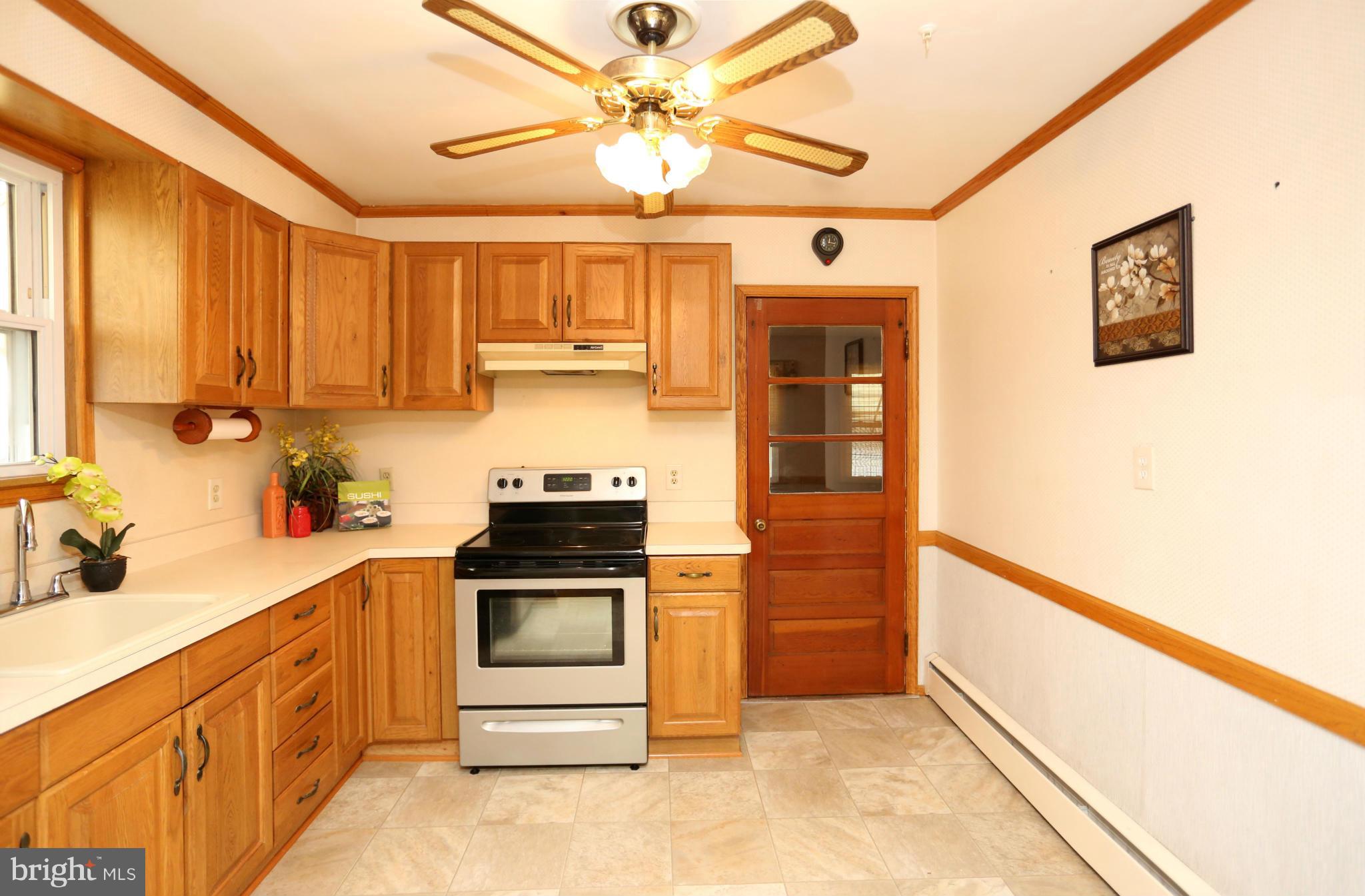 8472 Church Road Pasadena, MD 21122 - Photo 9 of 29 Kitchen