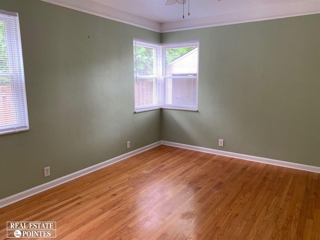 2065 Hampton Road Grosse Pointe Woods, MI 48236 - Photo 4 of 12
