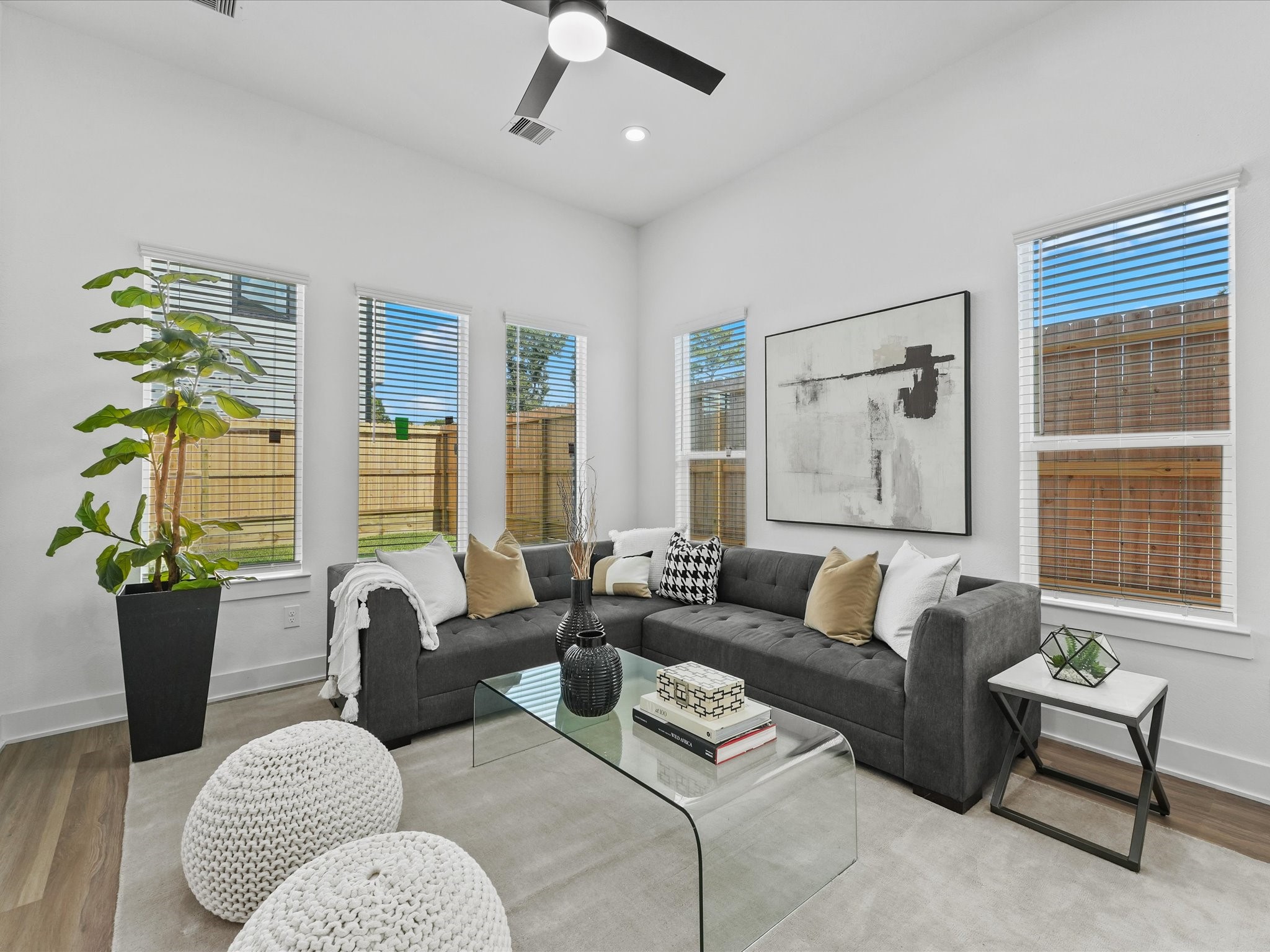 2588 West Tidwell Road Houston, TX 77091 - Photo 3 of 24