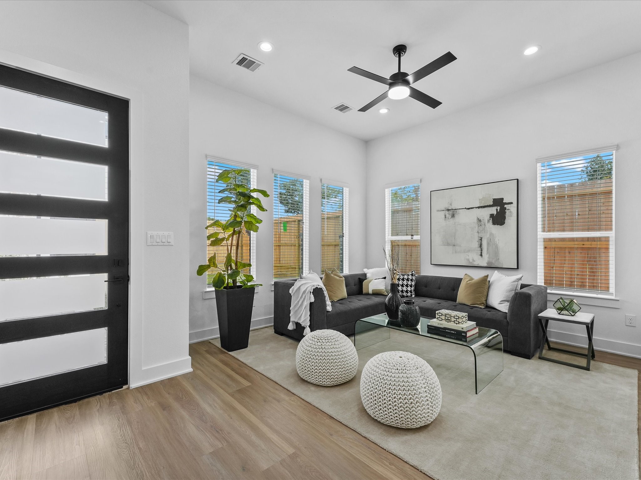 2588 West Tidwell Road Houston, TX 77091 - Photo 6 of 24