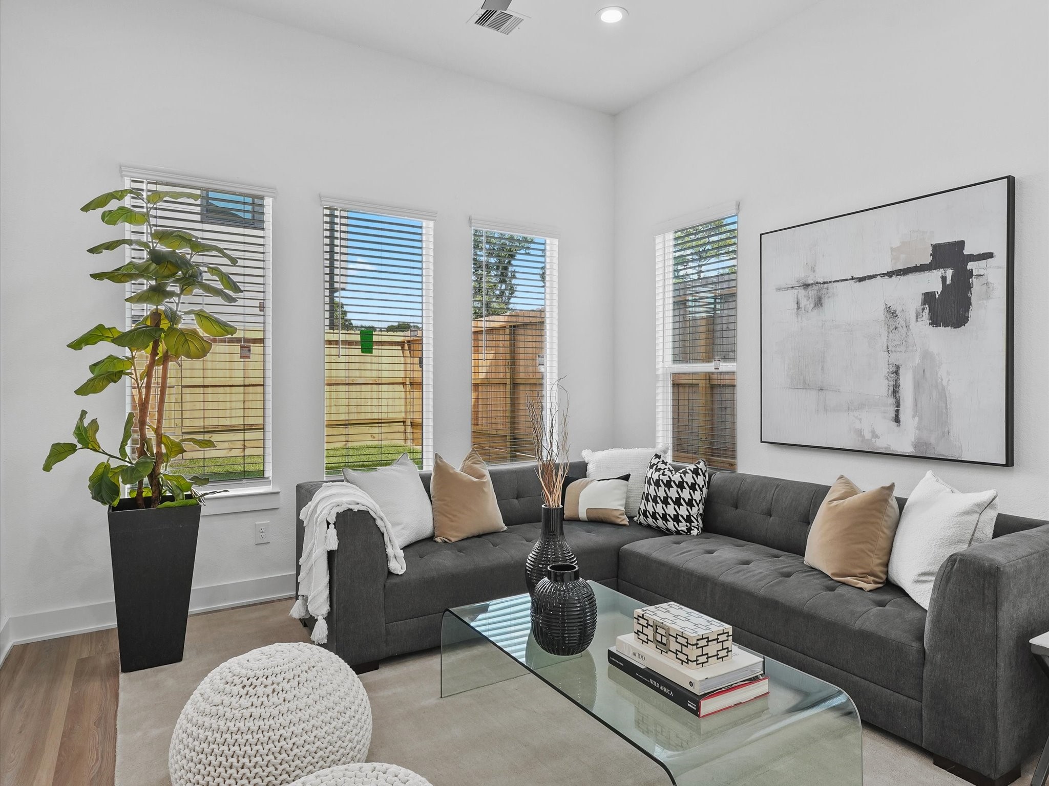 2588 West Tidwell Road Houston, TX 77091 - Photo 7 of 24