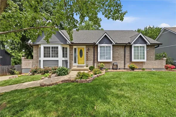 $269,900 | 302 Southwest 24th Street, Oak Grove, MO 64075