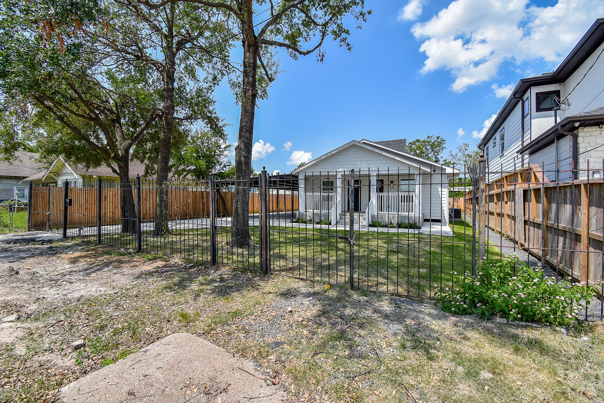 2509 Terry Street, Unit A Houston, TX 77009 - Photo 2 of 22 a front view of a house with garden