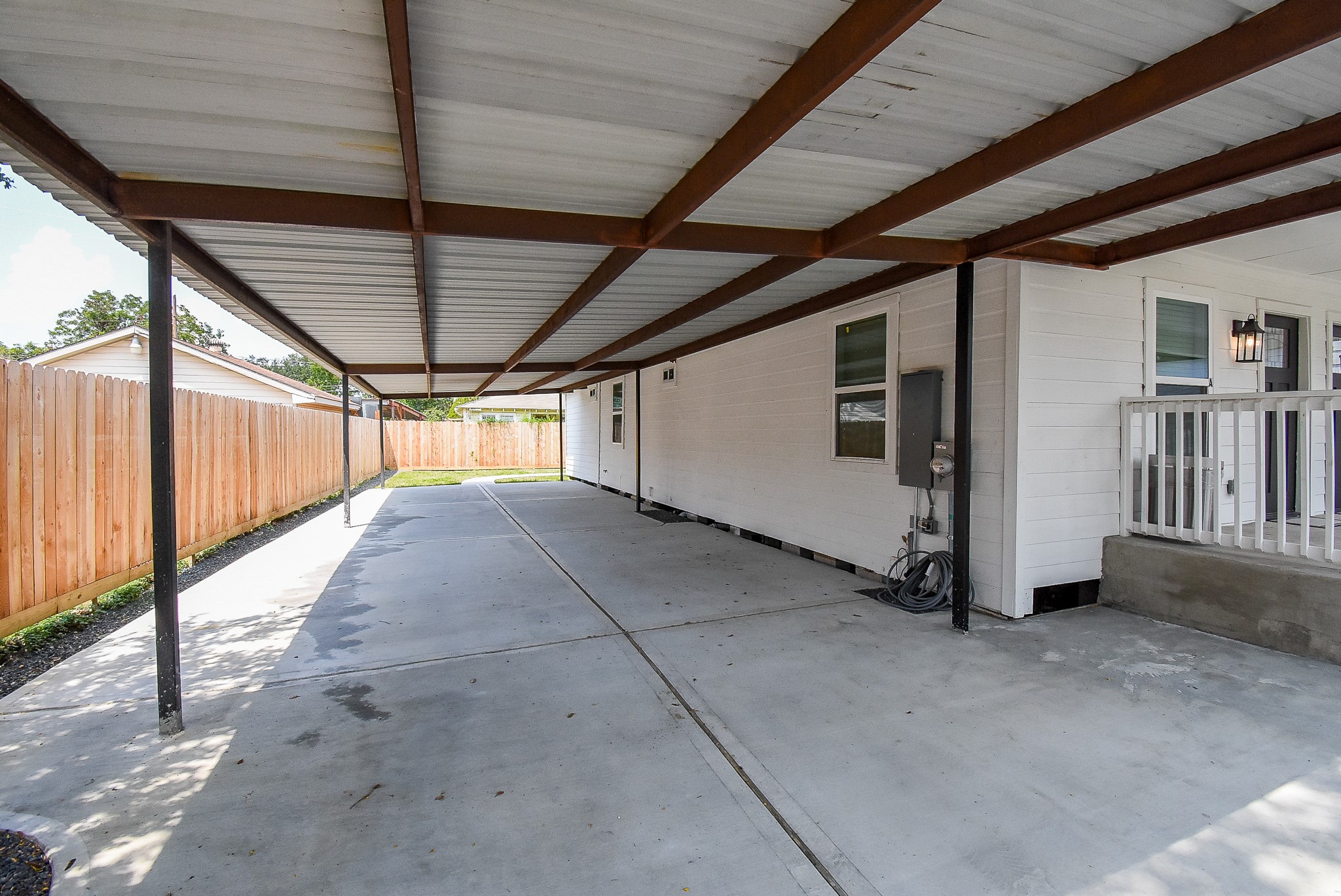 2509 Terry Street, Unit A Houston, TX 77009 - Photo 8 of 22 a view of a garage