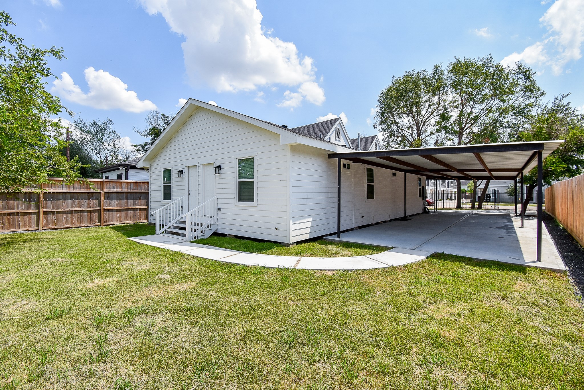 2509 Terry Street, Unit A Houston, TX 77009 - Photo 9 of 22 a view of a house with backyard and sitting area
