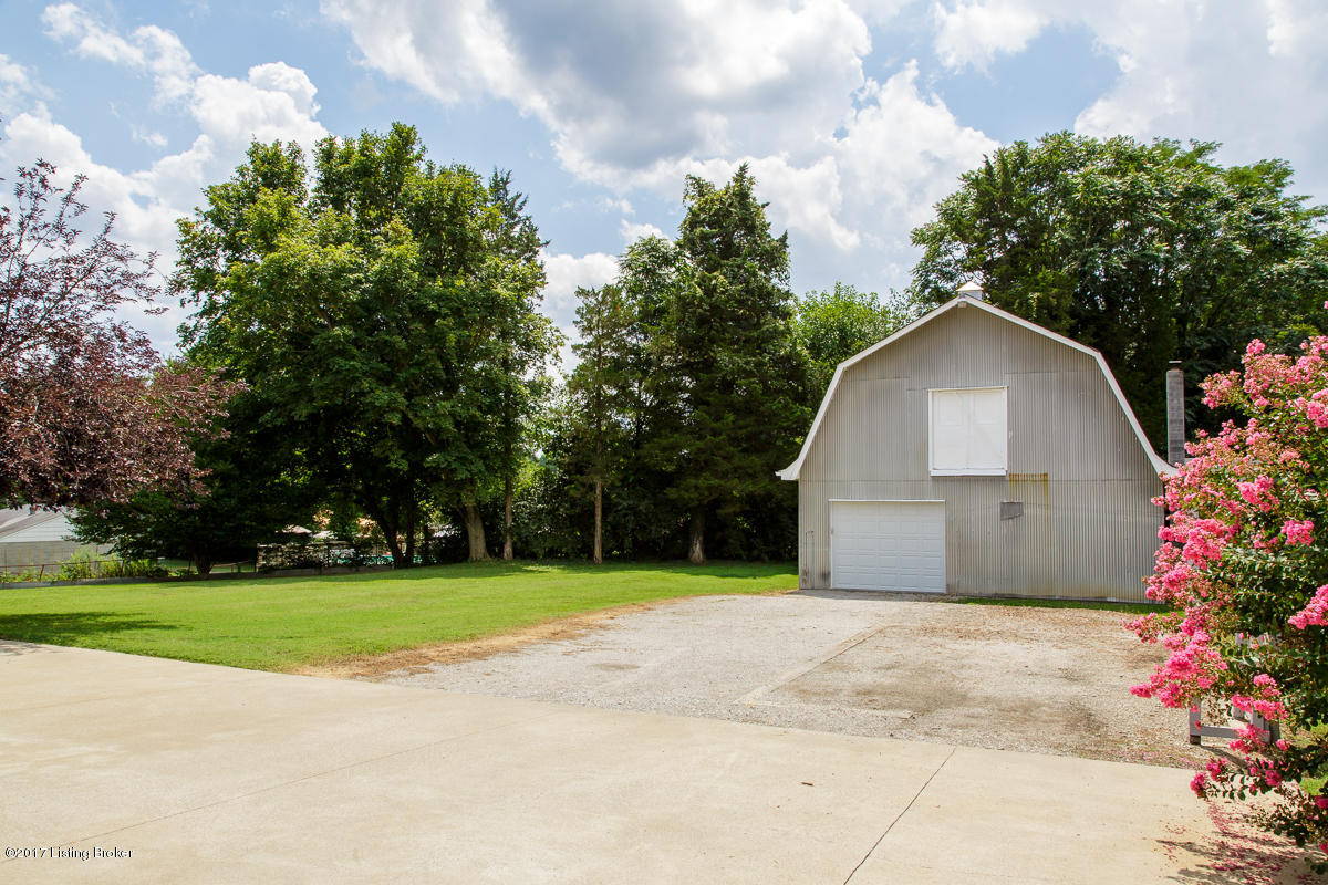 4702 Valley Station Road Louisville, KY 40272 - Photo 37 of 43 4702 Valley Station Rd-40