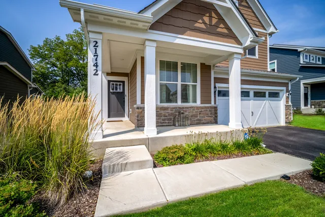 $805,000 | 21742 North Ashley Street, Kildeer, IL 60047