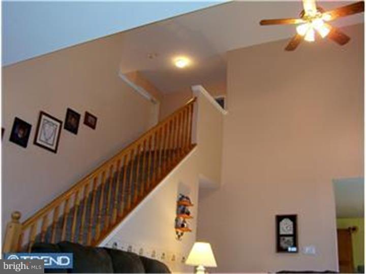 617 Raspberry Court Williamstown, NJ 08094 - Photo 2 of 12