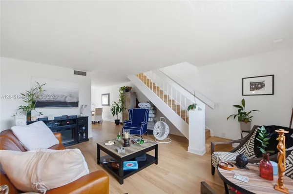 $2,400 | 2520 North Andrews Avenue, Unit 107, Wilton Manors, FL 33311