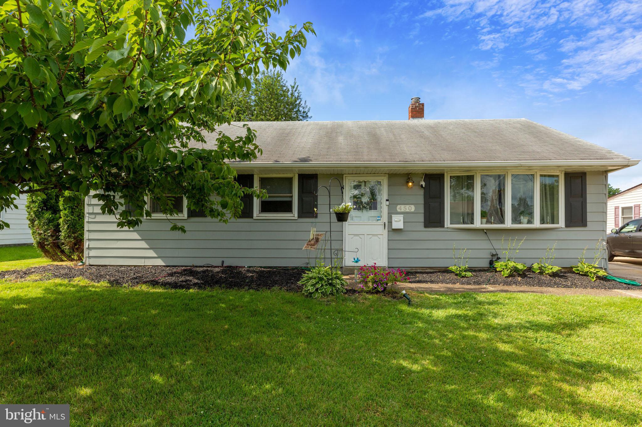 450 Wayne Road Bellmawr, NJ 08031 - Photo 2 of 33