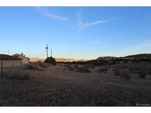 a view of a dry field