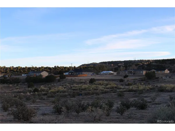 a view of a dry field