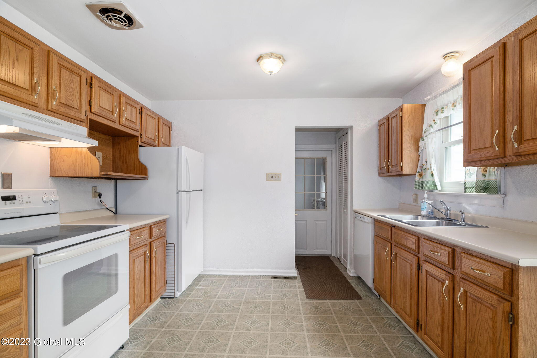 1009 Peter Road Schenectady, NY 12303 - Photo 11 of 41 11-web-or-mls-1009 Peter Road_11