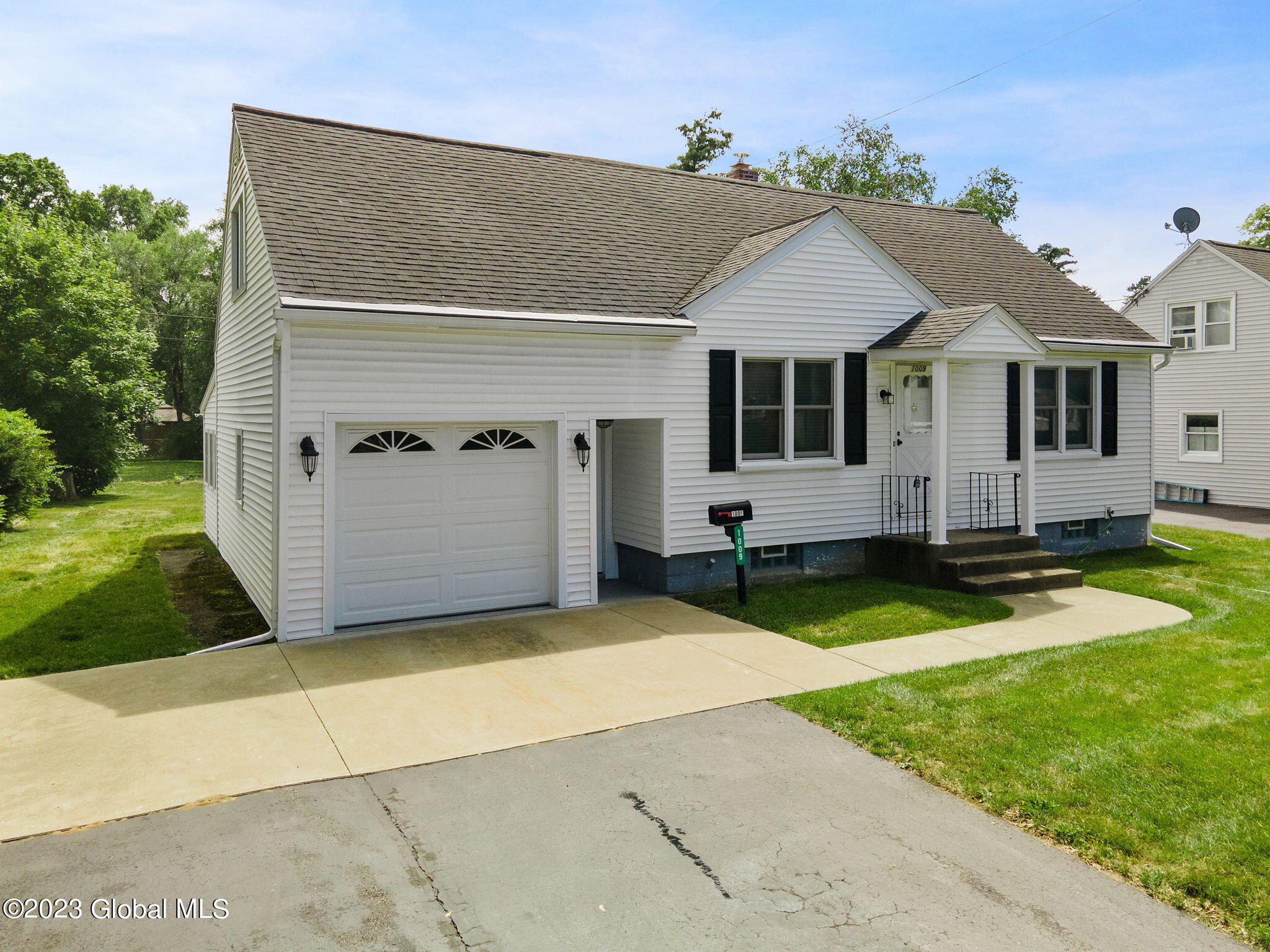 1009 Peter Road Schenectady, NY 12303 - Photo 4 of 41 4-web-or-mls-1009 Peter Road_04