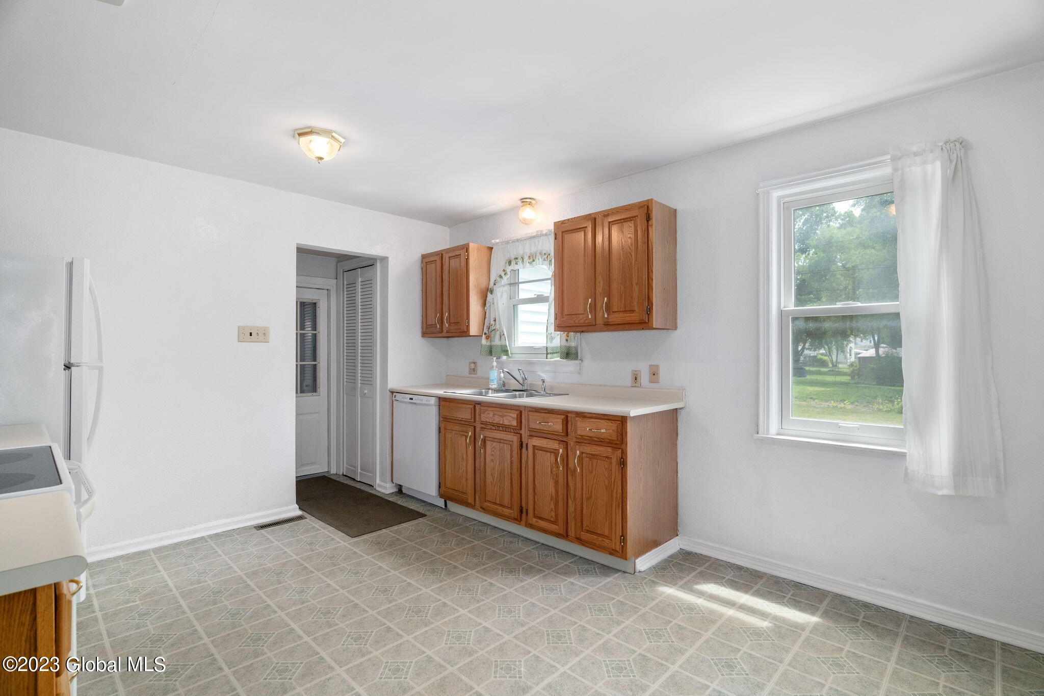 1009 Peter Road Schenectady, NY 12303 - Photo 9 of 41 9-web-or-mls-1009 Peter Road_09