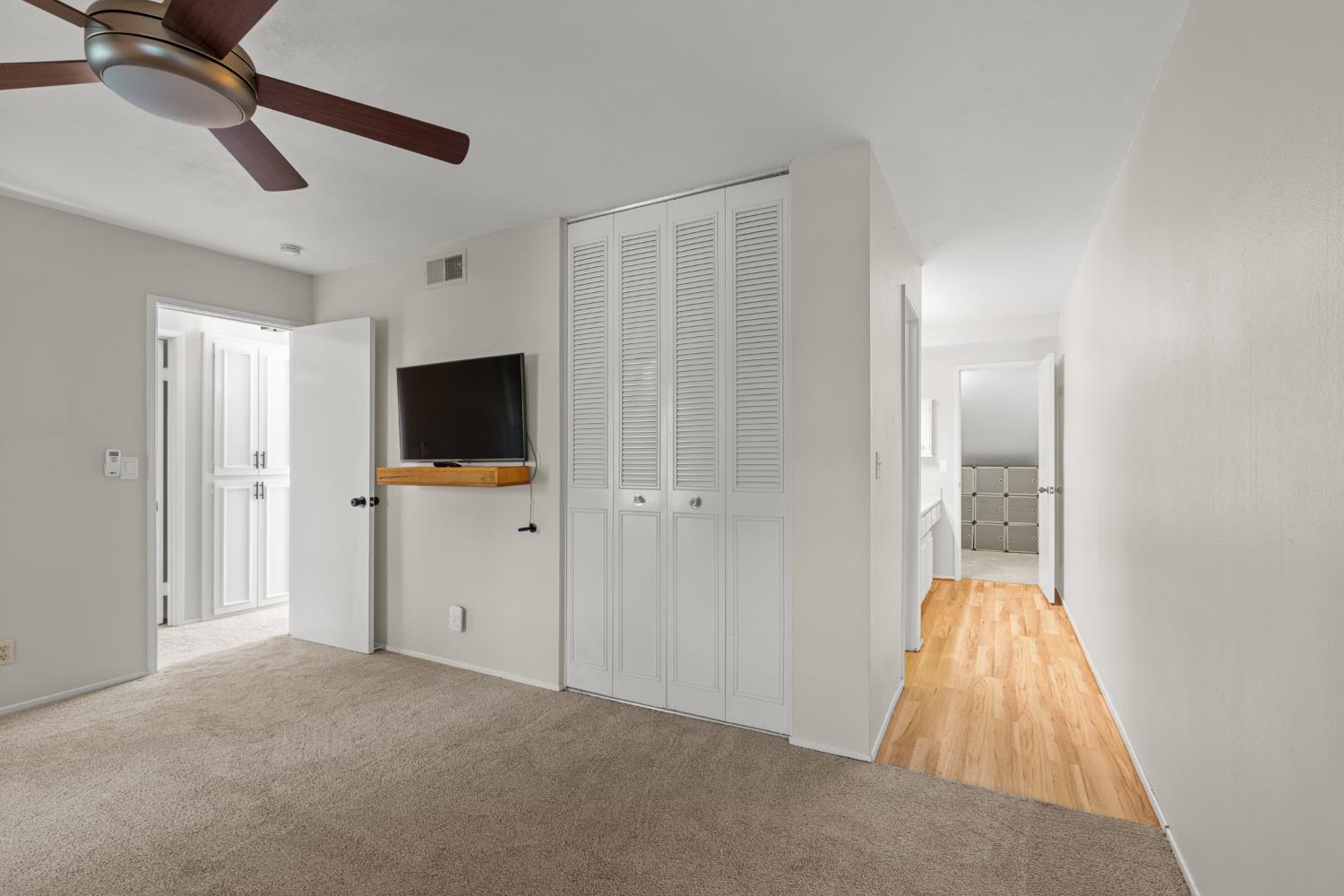 6909 Monticello Court Citrus Heights, CA 95621 - Photo 25 of 38 a view of hallway with bathroom