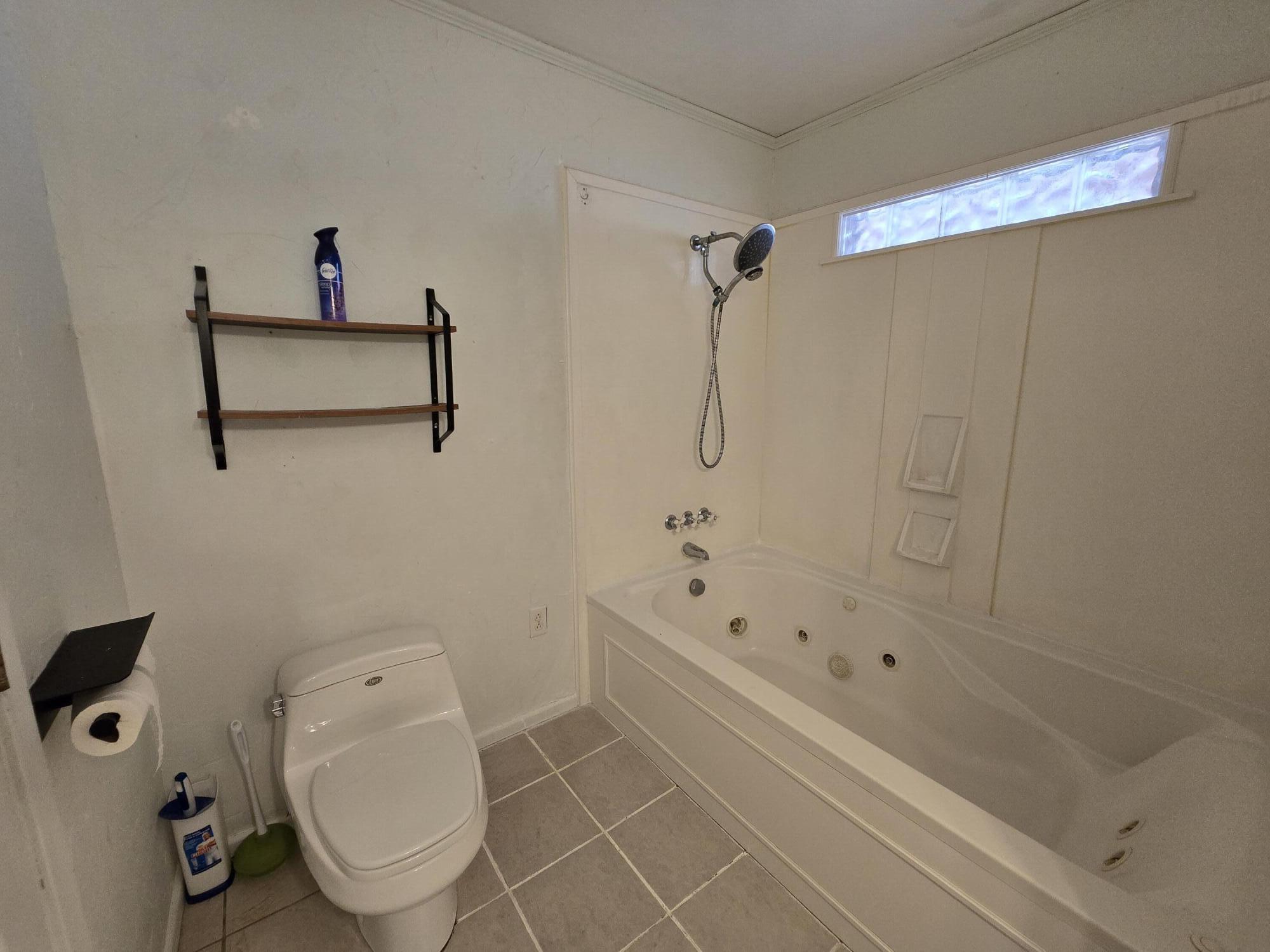 506 North 19th Street Lamesa, TX 79331 - Photo 15 of 29 a bathroom with a toilet bathtub and shower