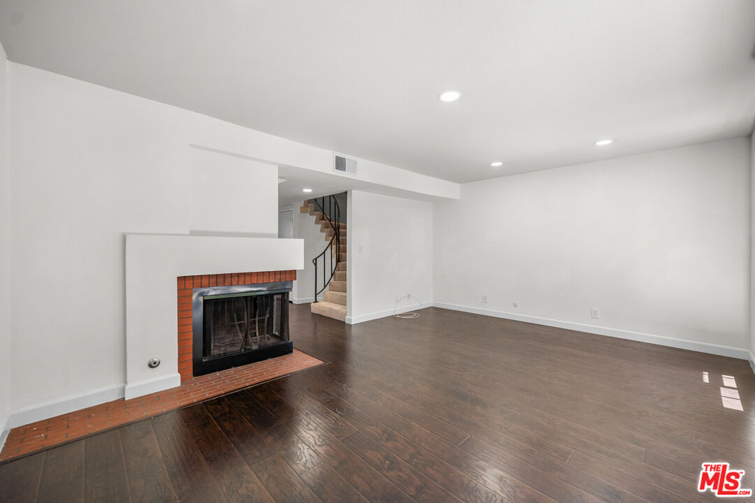 230 Bethany Road, Unit 120 Burbank, CA 91504 - Photo 11 of 34 Gallery Image 11