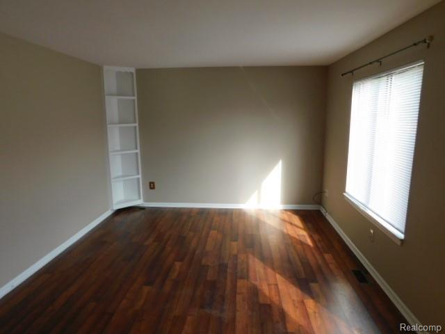 48576 Sugarbush Road, Unit 59 New Baltimore, MI 48047 - Photo 7 of 11