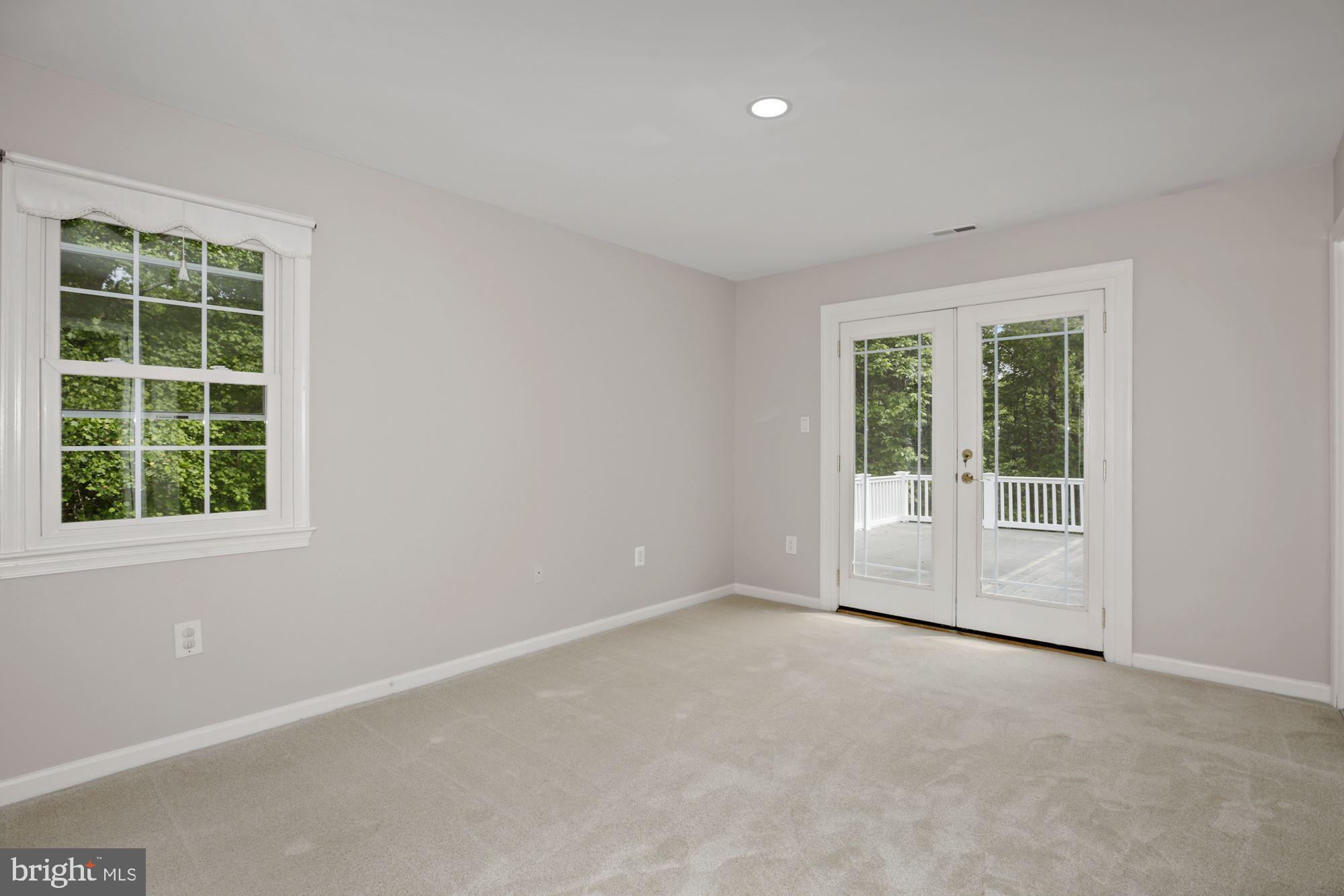 8111 West Point Drive Springfield, VA 22153 - Photo 32 of 46 an empty room with a window