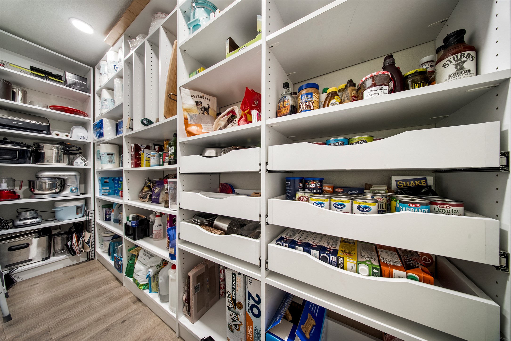 7021 Colberg Court Austin, TX 78749 - Photo 20 of 37 a room with storage and utility