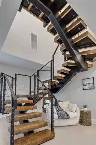 a view of walk in entryway