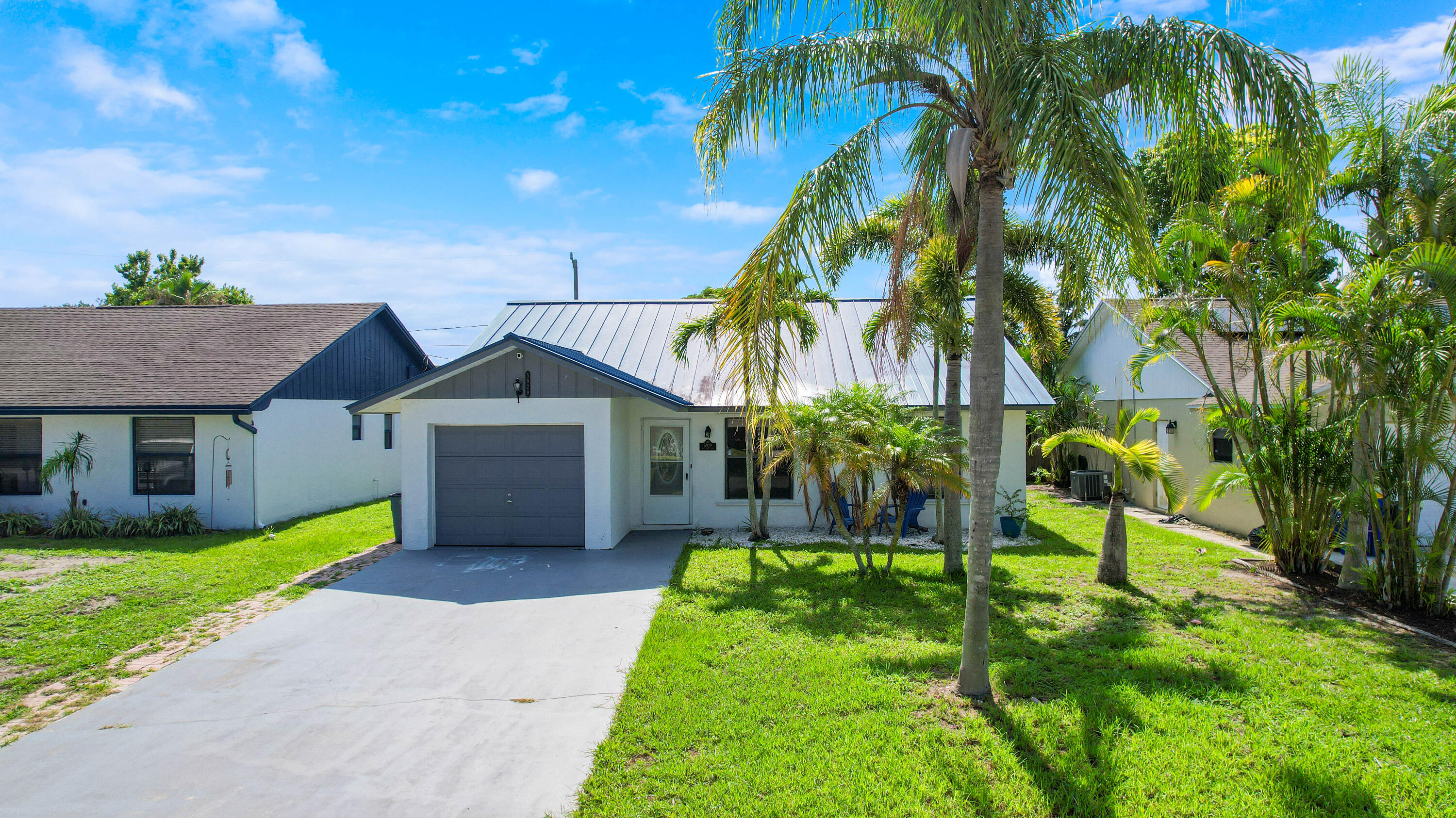 5929 Southeast Collins Avenue Stuart, FL 34997 - Photo 2 of 37 .