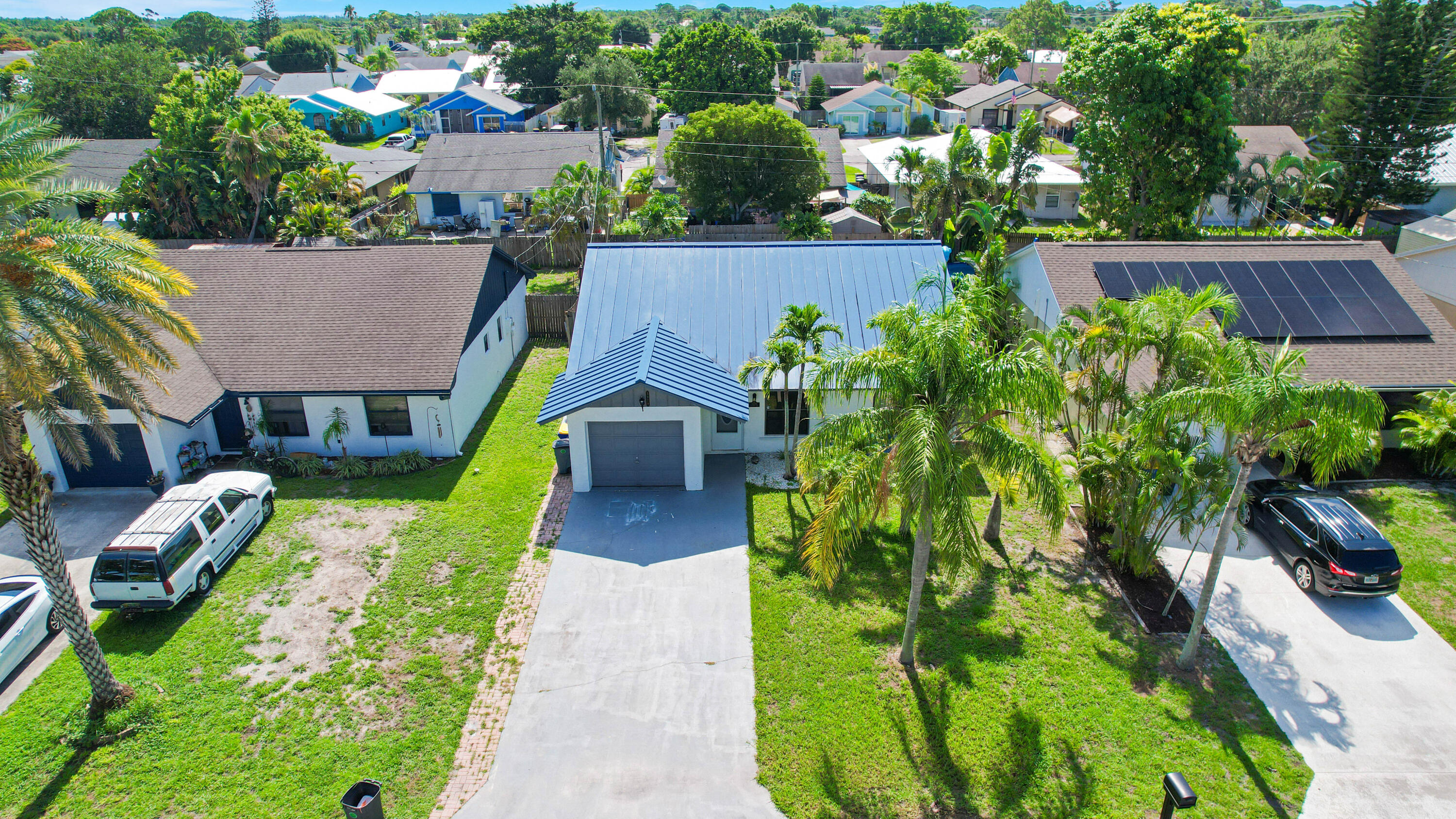 5929 Southeast Collins Avenue Stuart, FL 34997 - Photo 4 of 37 .