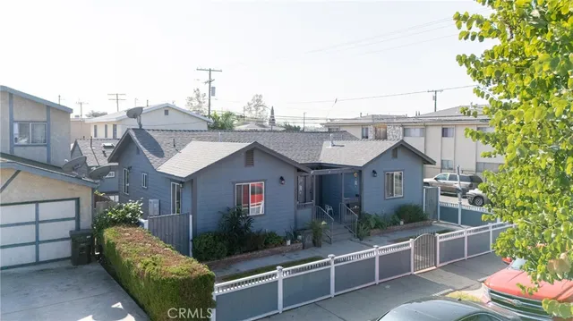 a view of a car park in front of house