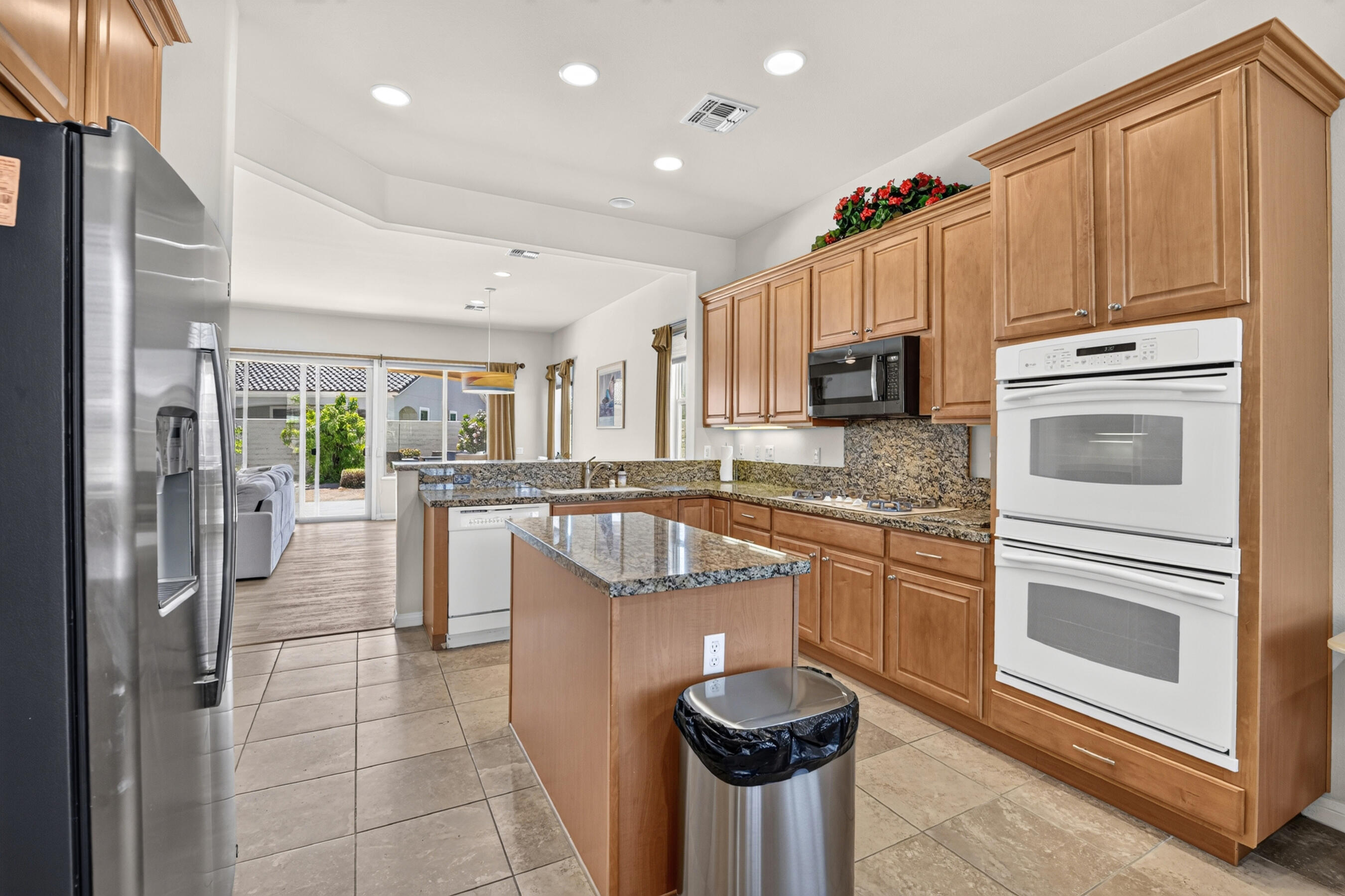 40407 Corte Santa Susana Indio, CA 92203 - Photo 8 of 45 40407-corte-santa-susana-035