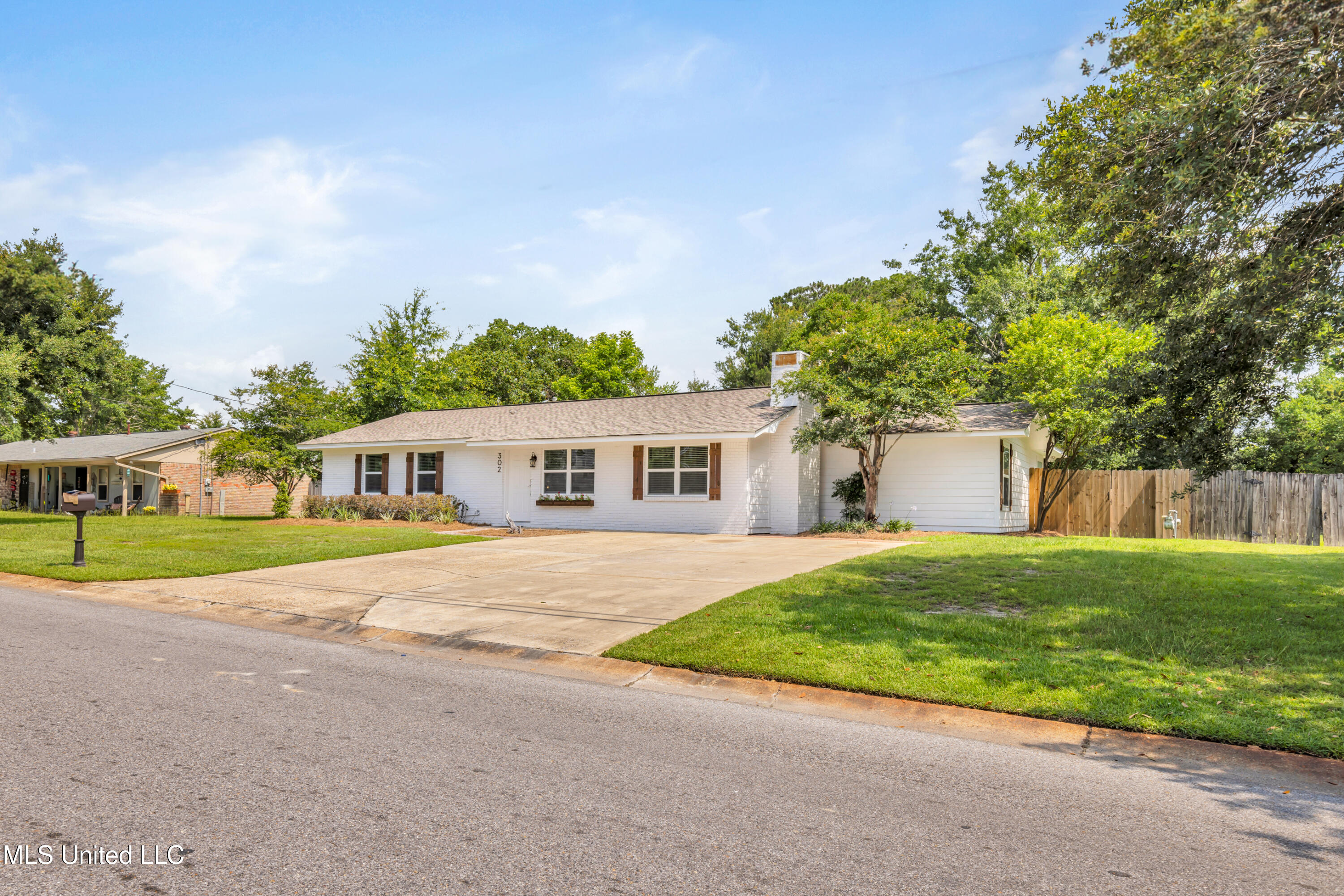 302 Brumbaugh Road Ocean Springs, MS 39564 - Photo 3 of 89 302BrumbaughRd-3