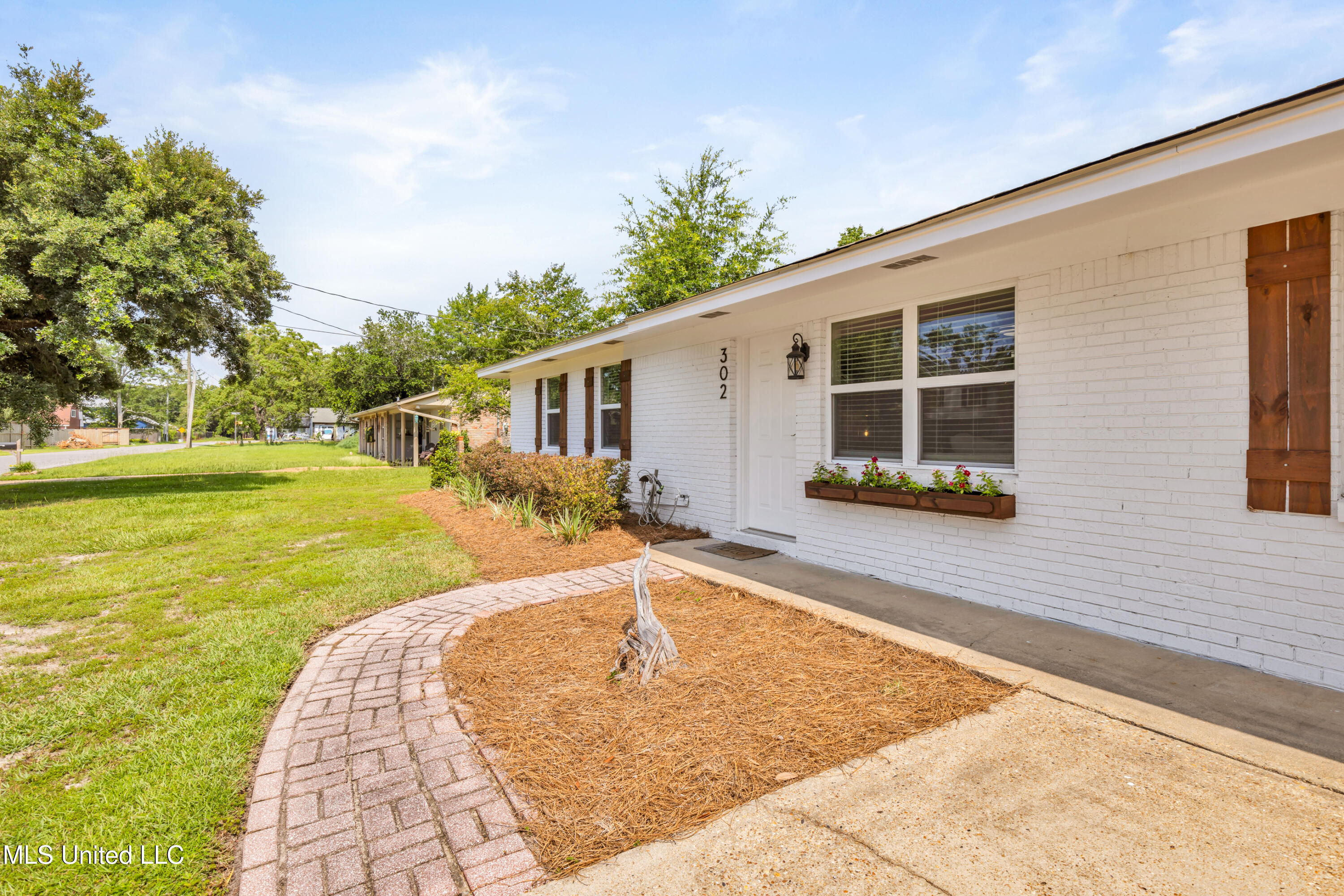 302 Brumbaugh Road Ocean Springs, MS 39564 - Photo 5 of 89 302BrumbaughRd-5