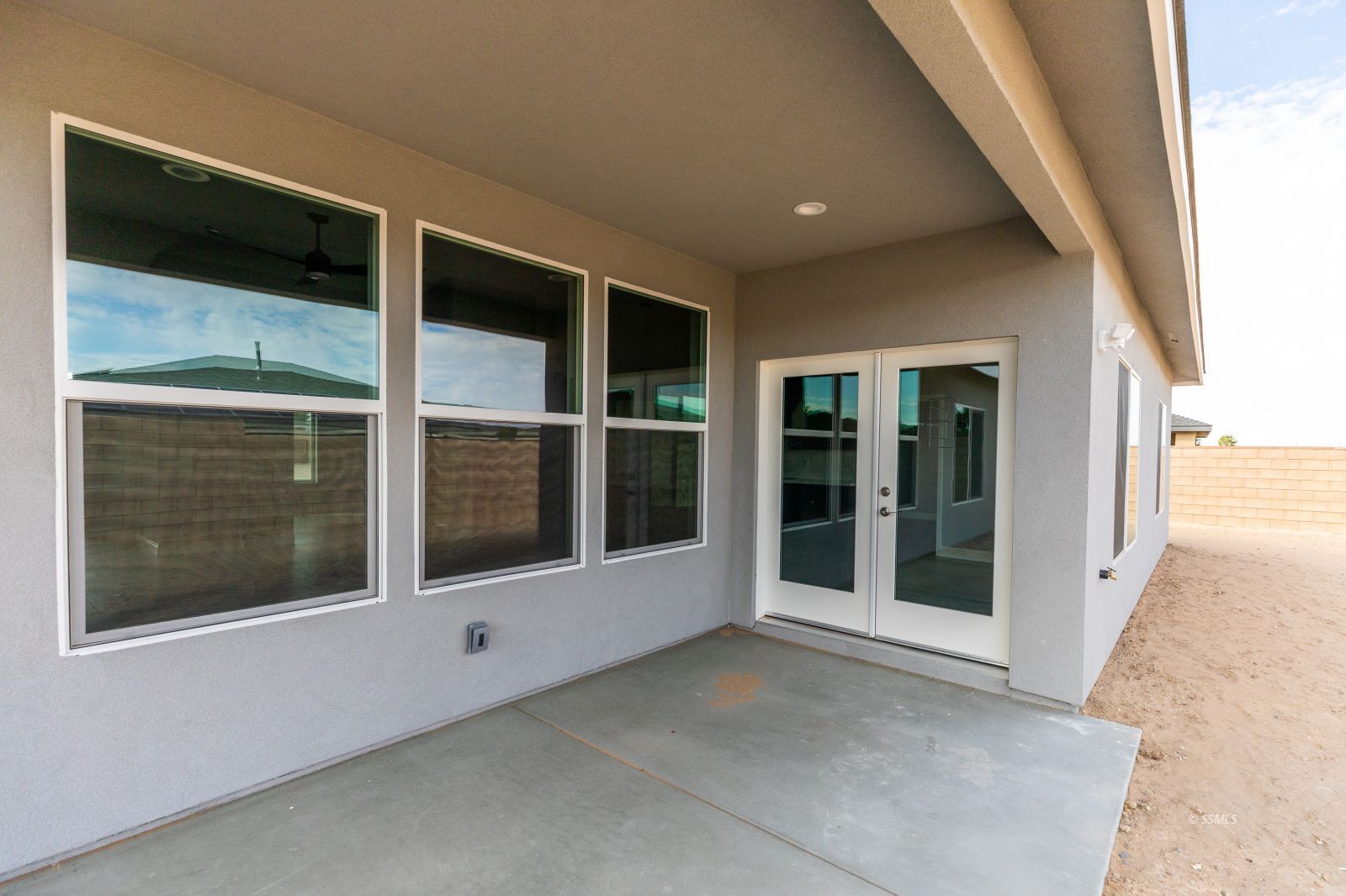 424 Thomas Street Ridgecrest, CA 93555 - Photo 29 of 30 a view of front door