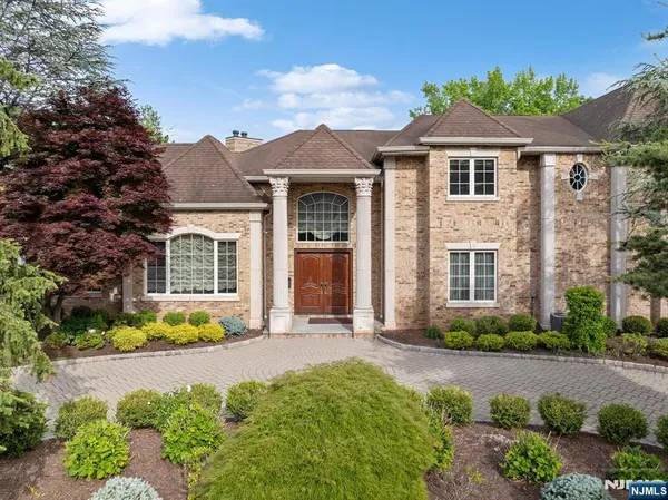 $4,550,000 | 27 Roberts Road, Englewood Cliffs, NJ 07632