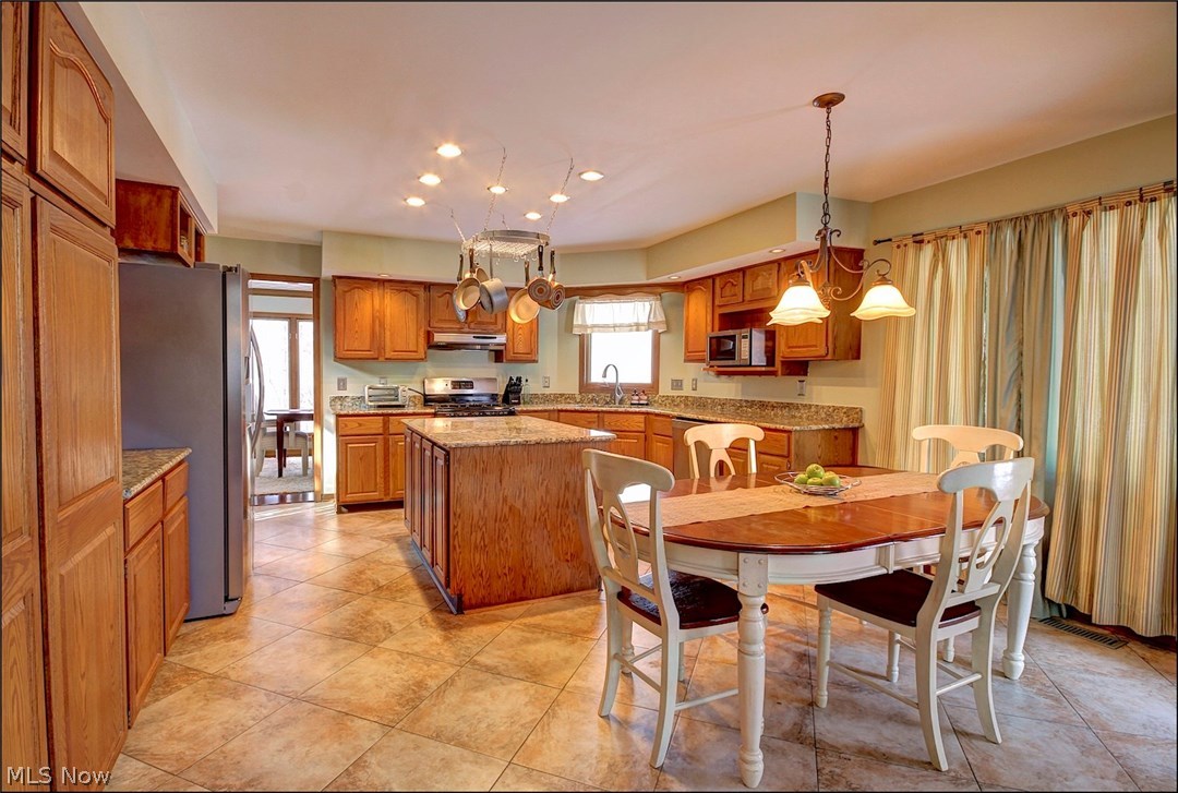 545 East Jackson Road Aurora, OH 44202 - Photo 11 of 35 Gallery Image 11