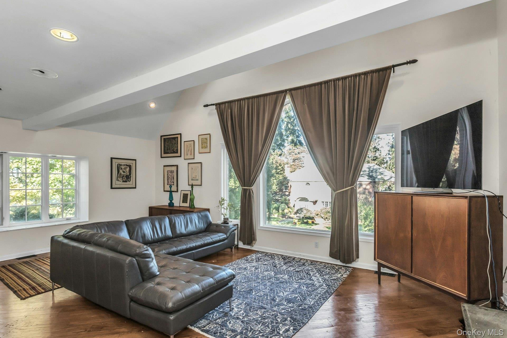 10 Soundview Crest Manhasset, NY 11030 - Photo 9 of 41